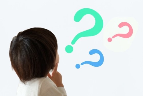 なんでそうなるのか考えている子ども